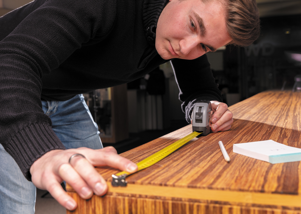 Holz, Hartholz, Sperrholz, Innenarchitektur, Finger, Tischmaß, Maßband, Tape, Messer, Zange