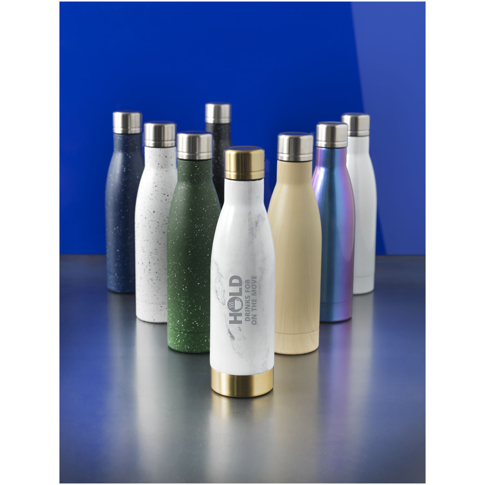 Wasserflasche, Edelstahl, Fitnessflasche, schlankes Design, bunte Flaschen, Flasche, Wasserflasche, Metallic-Finish, Druckverschluss, Kunststoffflasche, Flasche, Wasserflasche, Stahlflasche, Milchglasoptik, Metallic-Griff