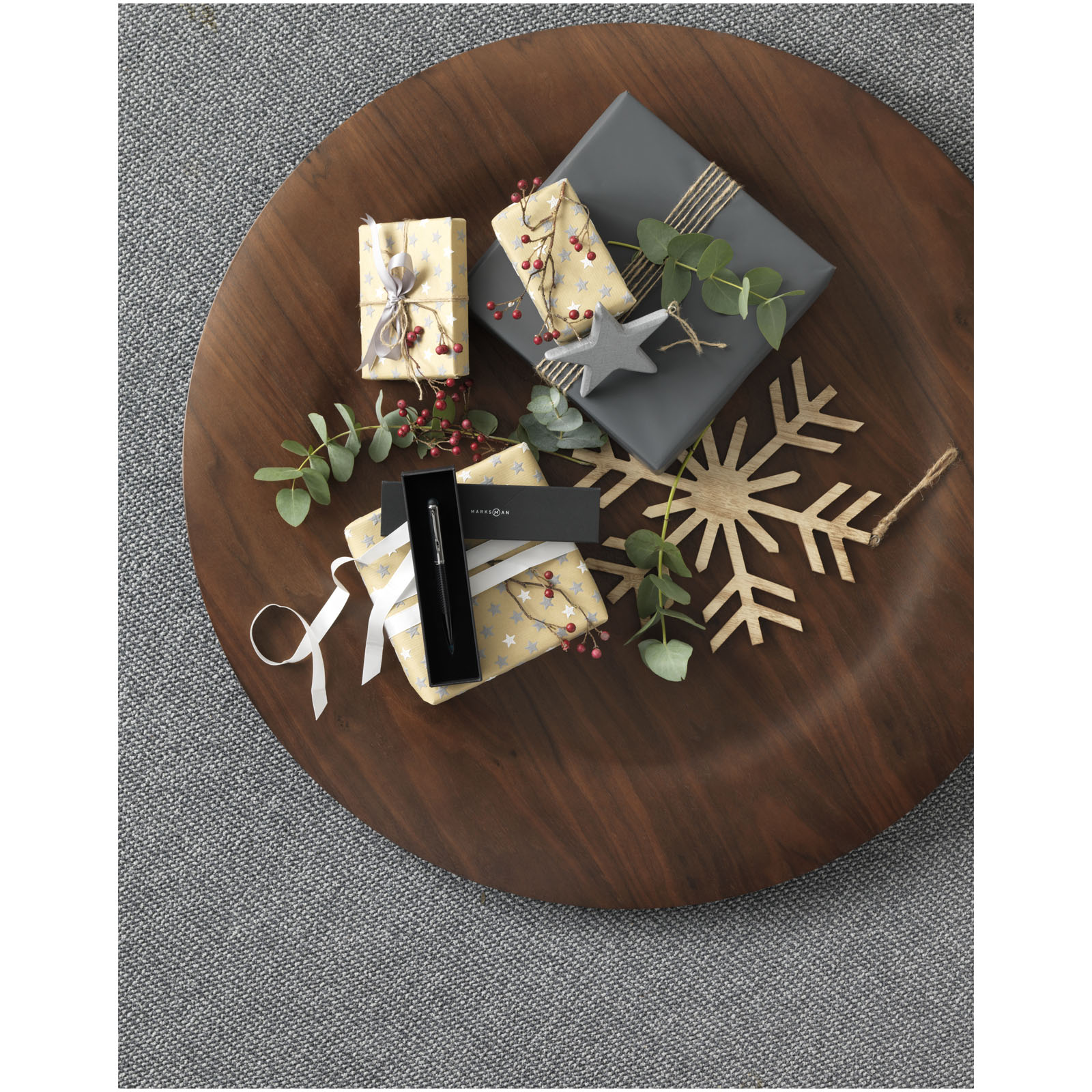 Geschenkboxen, Geschenkpäckung, Dekoration, Schneeflocke, Eukalyptus, Geschenke, Paket, Schmuckdesigner, Geschenkverpackung, SchwarzGravur, Geschenkverpackung, Weihnachtsdekoration, Geschenkband, Grünes Blattwerk, Schneeflocke